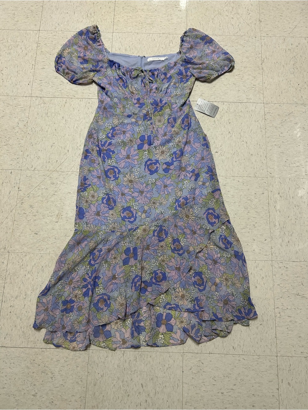 NWT ASTR The Label Lavender Floral Puff Sleeve Ruffle Midi Dress L Cottagecore - Picture 2 of 11
